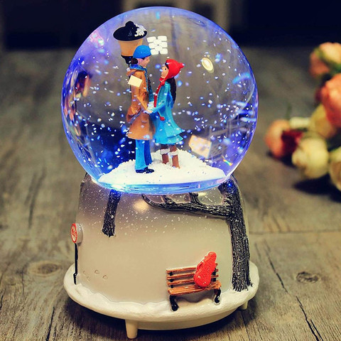 Pulvérisation automatique neige musique boule de cristal coloré lumineux Couple neige Globe boîte à musique ciel ville boîte à musique saint valentin cadeaux ► Photo 1/6