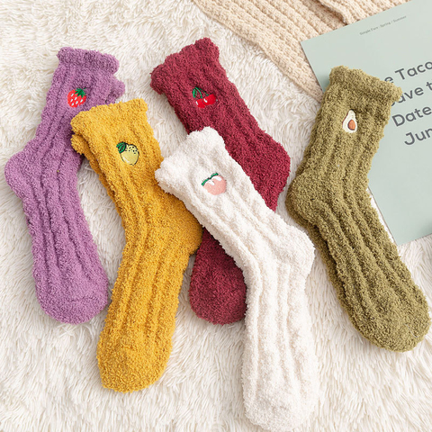 Chaussettes d'hiver épaisses en molleton de corail pour femmes, motifs de dessin animé, avocat, fraise, motif en peluche, garde au chaud au sol ► Photo 1/6