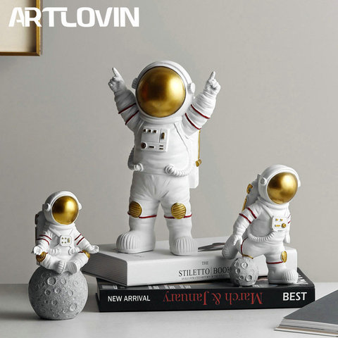 Résine astronaute Figurines mode Spaceman avec lune Sculpture décorative Miniatures cosmonaute Statues cadeau pour homme et petit ami ► Photo 1/6