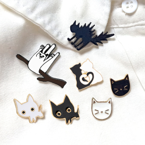 Dessin animé Animal broches noir blanc Couple chat poisson os émail épingles vêtements collier épinglette sac en métal Badges bijoux pour amoureux ► Photo 1/6
