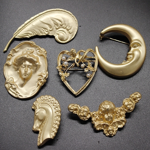 Ydgy-broche pour femme, tête de cheval dorée givrée, accessoires pour femme, plume d'ange, cœur de lune, vente en gros, nouveauté ► Photo 1/6