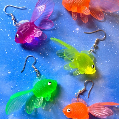 Boucles d'oreilles en plastique multicolore poisson rouge//boucles d'oreilles Funky//boucles d'oreilles originales//boucles d'oreilles fidget ► Photo 1/5