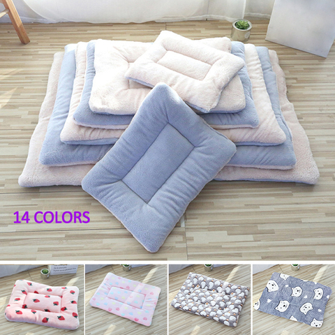 Tapis de chien respirant flanelle coton patte pied impression lavable couverture pour animaux de compagnie lits en molleton de corail pour petits accessoires de chien moyen ► Photo 1/6