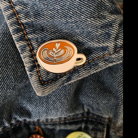 Broche de tasse de café lumineuse en émail, épingles d'insigne Latte phosphorescent, bijoux 77HE ► Photo 1/6