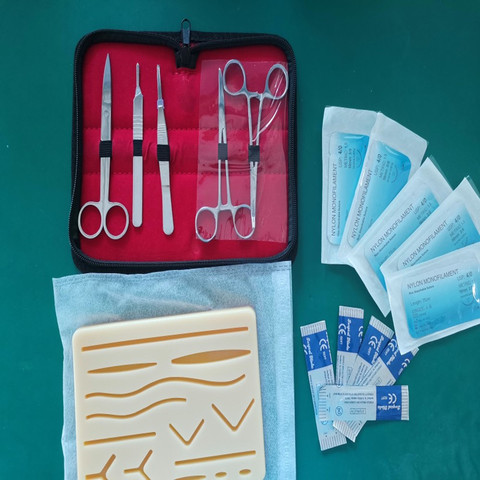 Kit complet de pratique de Suture pour l'entraînement de Suture, y compris un tampon de Suture en Silicone avec des plaies prédécoupées et une trousse d'outils de Suture ► Photo 1/4