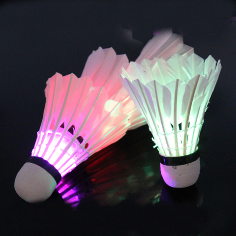 4 pièces nuit sombre coloré LED volants plume volant éclairage Badminton balle accessoires lumière Spot navette coq ► Photo 1/6