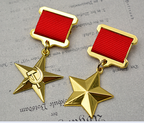 Or-plaqué Staline Étoile D'or Médaille Russe Monde Guerre II URSS Soviétique Cinq-étoile Médaille du Travail avec pins CCCP Badge ► Photo 1/1