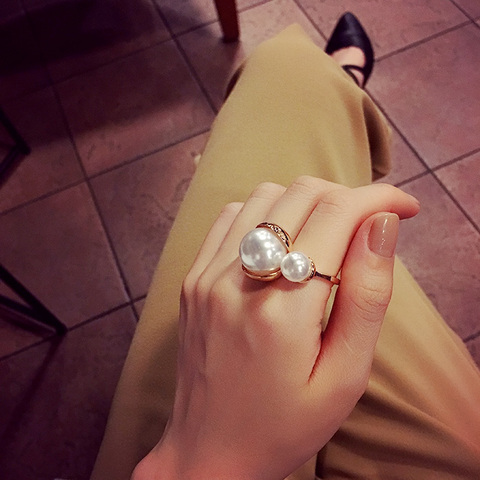 Élégant simulé perle bijoux anneau ouvert femmes à la mode couleur or bijoux bijoux mignon cadeau blanc et noir couleurs ► Photo 1/6