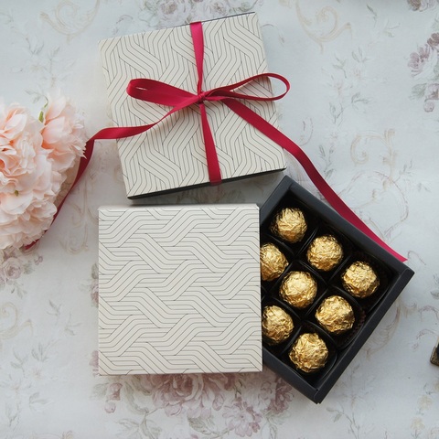 Boîte en papier chocolat avec thème ondulé simple 13.1*13.1*3.5cm, boîte d'emballage cadeaux d'anniversaire de noël pour la saint-valentin, ensemble de 10 ensembles ► Photo 1/4