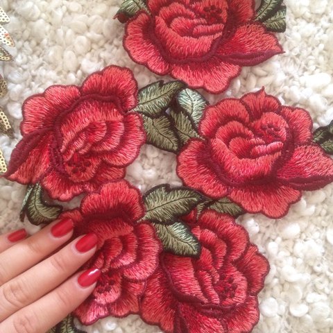 5 Pcs Mignon Coloré Rose Applique Fleurs Patch Brodé Coudre sur Vêtements Sacs Faits À La Main BRICOLAGE Artisanat Ornement Tissu Autocollant ► Photo 1/4