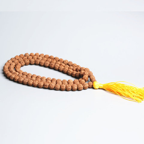 Perles de prière naturelles Rudraksha Bodhi, 10-11mm, 108 pièces, perles Mala avec pompon jaune TSB0308 ► Photo 1/3