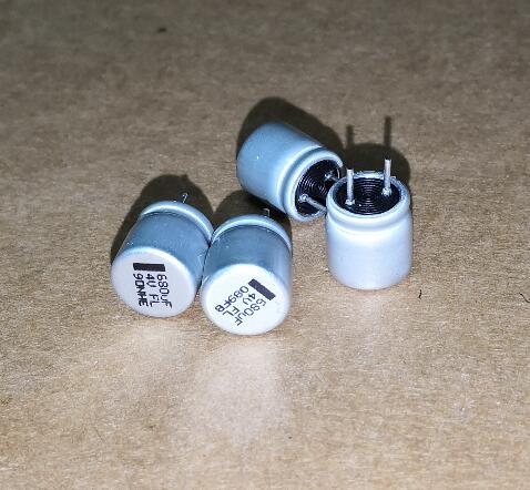 10 pièces 680uF 4V 8*8mm série FL condensateurs électrolytiques solides à faible ESR ► Photo 1/1