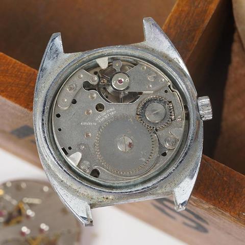 Montre raclée, mouvement mécanique, accessoire pour exercices d'assemblage montre à assembler soi-même partie horloge ► Photo 1/6