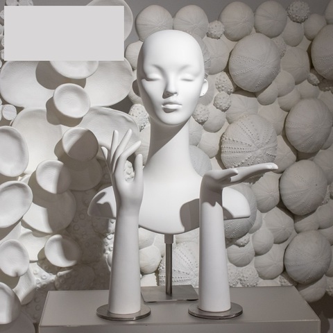 Tête de Mannequin femelle en plastique blanc avec Base en métal, mains non comprises ► Photo 1/1