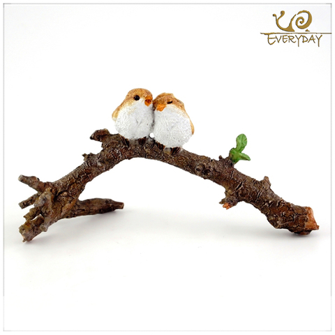 Figurine couple d'oiseaux en résine Miniature sur branche, Collection quotidienne, décoration de la maison, artisanat artistique, cadeau de saint-valentin ► Photo 1/1