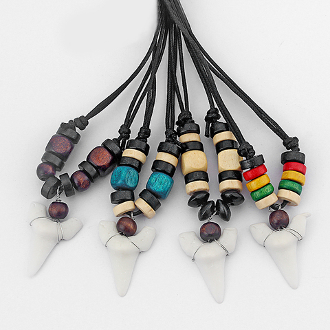 Collier avec pendentif en forme de requin pour surfeur, pendentif en forme de dents de requin, choix de la couleur des perles ► Photo 1/6