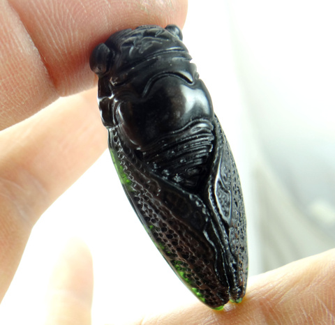 Statue chinoise en pierre naturelle noire et verte sculptée à la main, collier pendentif amulette de cigale 46x18x11MM, vente en gros ► Photo 1/4