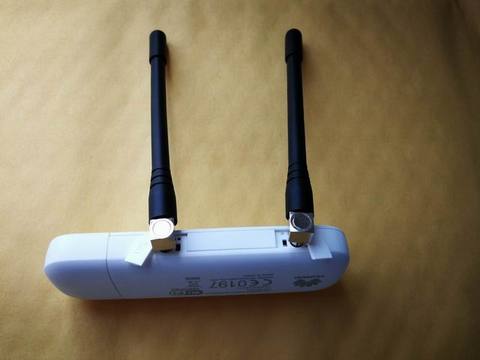 2 pièces 4G LTE 5dBi antenne Double TS9 connecteur pour HUAWEI E8372 E5577 E5573 E5786 E5776 plus de modèles ► Photo 1/4