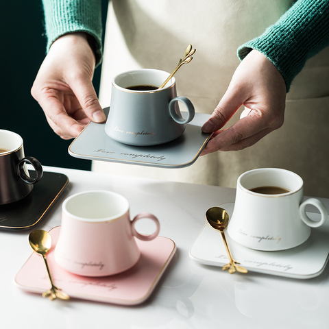 Tasse européenne en porcelaine, tasse en céramique, lait de soja, petit déjeuner, ensembles tasse et sous-tasses, café, thé et sous-tasses dorées, tasses de cuillère, tasses de noël ► Photo 1/6