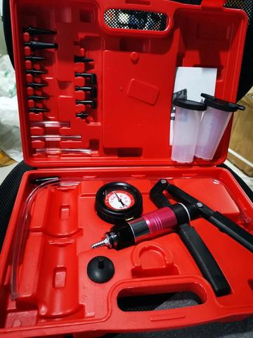 Kit complet de testeur de pompe à vide multifonctionnelle à main, kit complet de purge de frein avec adaptateur de vis ► Photo 1/1
