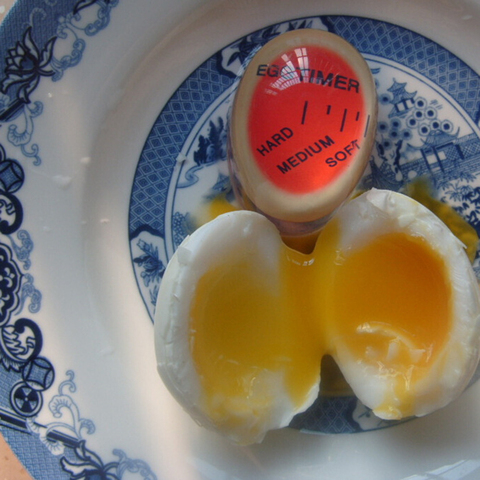 Cuisine oeuf cuisson minuterie avec eau température changement de couleur oeuf minuterie parfaite bouillie oeuf température cuisine aide ► Photo 1/6