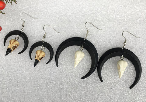 Boucles d'oreilles pendentif crâne corbeau avec lune noire, réplique en résine peinte à la main, cadeau gothique sorcière ► Photo 1/5