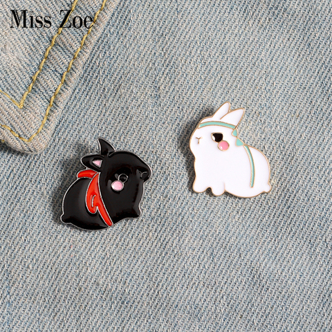 Broche en émail non revêtue, sac à broche lapin noir et blanc, vêtements épingle à revers, Badge à boutons, dessin animé, bijoux, cadeau pour meilleurs amis ► Photo 1/6