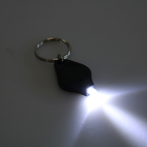 LED Mini porte-clés lumière en plein air Camping d'urgence porte-clés lumière presser lumière Micro lampe de poche torche intégré CR2016 batterie ► Photo 1/6
