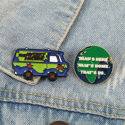 THE MYSTERY MACHINE broches de voiture en émail de voiture, voiture de dessin animé, broches de terre verte, sac de chemise, revers, Badge drôle bijoux ► Photo 1/6