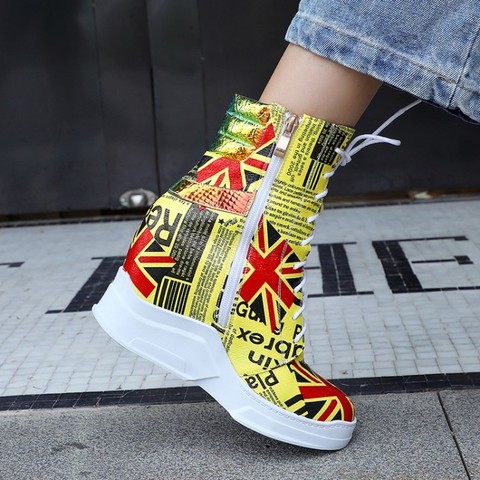 US4-11 femmes bout pointu bottines journal drapeau imprimé couleurs mélangées cale talon haut à lacets Sneaker chaussures grande taille F27 ► Photo 1/6