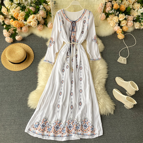 Femmes robe bohème Style ethnique longue robe 2022 été nouvelle broderie fleur o-cou laçage taille vacances plage robe Y1011 ► Photo 1/1
