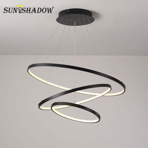 Plafonnier suspendu suspendu composé de cercles au design moderne, disponible en noir, en blanc et en jaune, disponible en Led, éclairage d'intérieur, luminaire décoratif de plafond, idéal pour un salon, une salle à manger ou une cuisine, disponible ... ► Photo 1/6