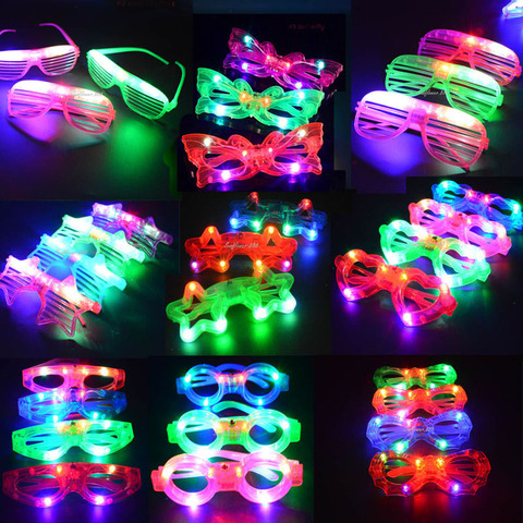 Paquet de 12 Adultes Enfants LUNETTES À LED Lumière Lunettes de Soleil De Fête de Mardi Gras Lueur Dans le Noir Obturateur Nuances Néon Clignotant Carnaval Anniversaire ► Photo 1/6