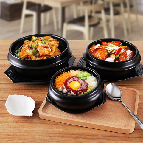 Bibimbap coréen, pot en céramique, casserole, palette de riz nouilles, haute température bol de poulet braisé coréen ► Photo 1/1