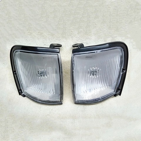 Une paire de feux de position de clignotant de lampe d'angle avant pour Isuzu TFR TR UTE 1997-1999 ► Photo 1/2