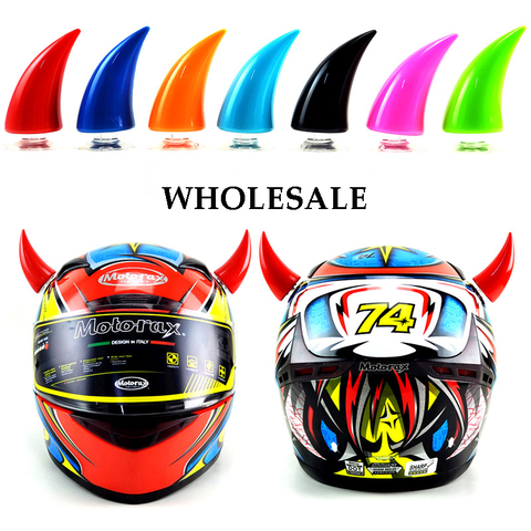 1 pièces de voiture casque de moto diable corne Motocross plein visage hors route casque décoration accessoire de voiture chapellerie ventouse Auto style ► Photo 1/6