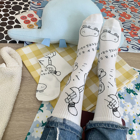 Женские милые носки в Корейском стиле, белые уличные носки из коровьей кожи, забавные модные уличные носки Harajuku Sailor Moon 2022, трендовые длинные ... ► Фото 1/6