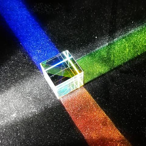 Оптическая призматическая линза, шестисторонний яркий световой куб, витражное стекло, призма, рассекающая луч, призма, оптический эксперим... ► Фото 1/6
