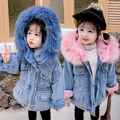Зимнее платье для маленьких девочек; Джинсовая куртка для девочек Джинсовая одежда для детей, детская кофта с плюшевой подкладкой плотное шерстяное пальто с меховым воротником куртка с капюшоном теплая куртка для девочек ► Фото 1/6