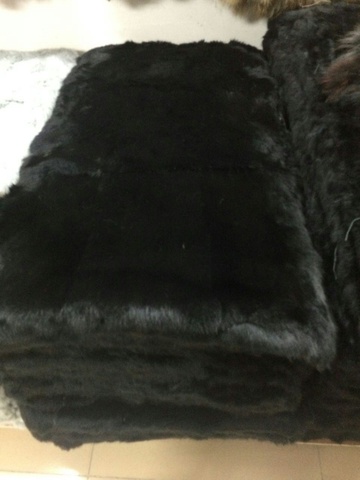 Окрашенная черная тарелка из натурального кроличьего меха, размер 50 см * 110 см ► Фото 1/5