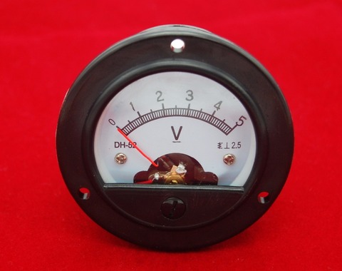 Маленький круглый аналоговый вольтметр постоянного тока 0-5 в, аналоговый измеритель напряжения DH52, вырез панели диаметром 53 мм ► Фото 1/1