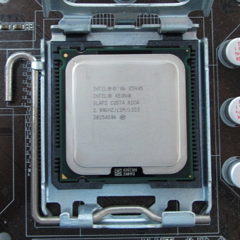 Четырехъядерный процессор Intel Xeon E5405 2,0 ГГц 12 МБ SLAP2 и SLBBP работает на материнской плате LGA 775 ► Фото 1/3