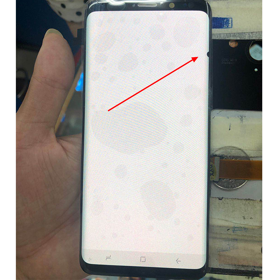 Note 30 дисплей. Черная точка самсунг. Пятно на экране самсунг s8. Черная точка на s Amoled. Черное пятнышко на экране Samsung Galaxy s8 Plus.