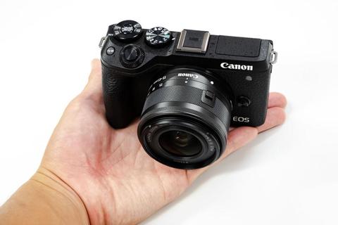 Canon EOS M6 Mark II беззеркальная цифровая камера и фотосессия 15-45 мм f/3,5-6,3 IS STM объектив-черный ► Фото 1/3