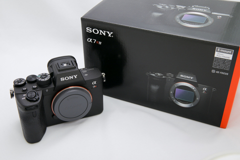 Беззеркальная цифровая камера Sony Alpha A7R IV (только корпус) ► Фото 1/2