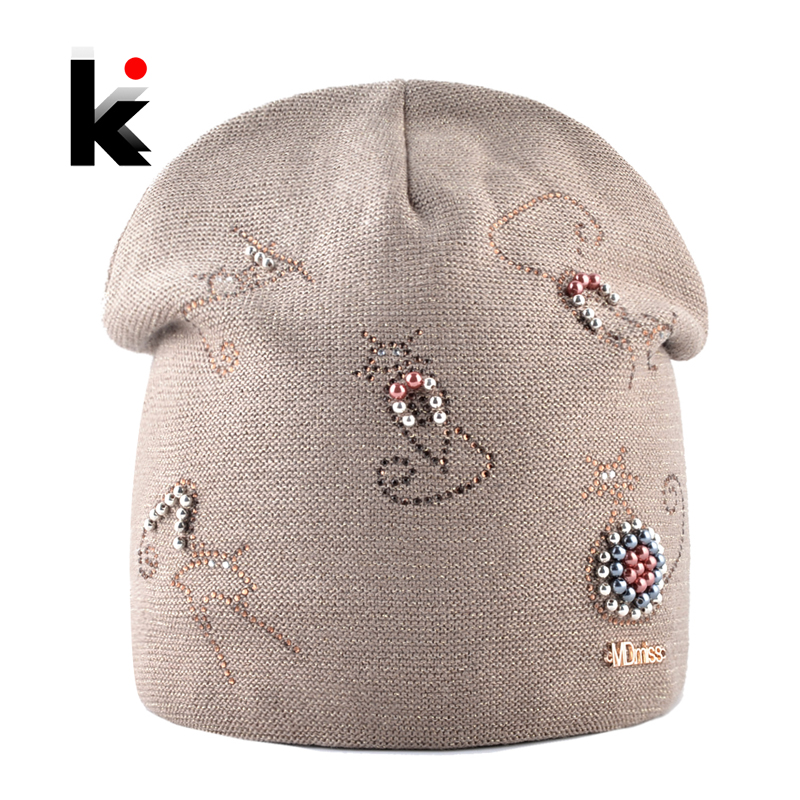 Кошка на капоте Кошка на капоте